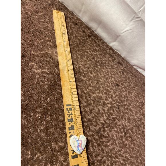 Avon Personalized porcelain heart necklace with initial R - Picture 3 of 7